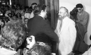 Ο Γιάννης Ρίτσος τιμάται με το βραβείο Λένιν